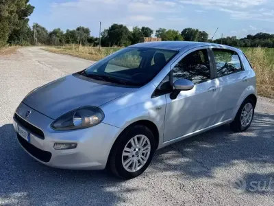 Usata Fiat Punto Lounge 69 CV (50 kW) 2013 Grigio Utilitaria