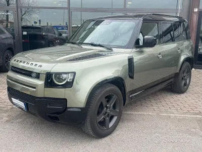 Usata Land Rover Defender SE Dynamic 250 CV (183 kW) 2024 Verde SUV