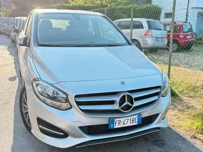 Usata Mercedes B180 109 CV (80 kW) 2018 Grigio Utilitaria