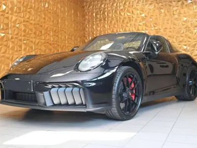 Usata Porsche 992 Chrono 541 CV (397 kW) 2026 Nero black schwarz Cabrio