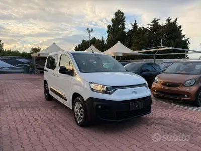 Usata Fiat Doblò 102 CV (75 kW) 2024 Bianco Monovolume