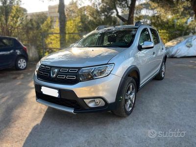Usata Dacia Sandero Stepway 90 CV (66 kW) 2017 Grigio Berlina