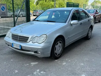 Usata Mercedes 240 170 CV (125 kW) 2003 Grigio Berlina