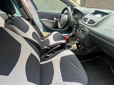 Usata Renault Clio III 75 CV (55 kW) 2011 Blu Berlina