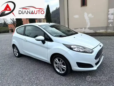 Usata Ford Fiesta Titanium 95 CV (69 kW) 2015 Bianco Utilitaria