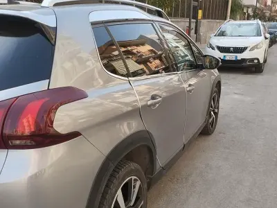 Usata Peugeot 2008 99 CV (72 kW) 2017 Grigio SUV