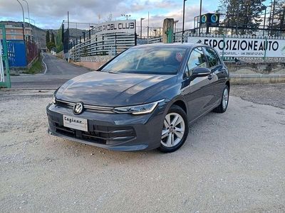 Usata VW Golf VIII Life 116 CV (85 kW) 2025 Grigio Berlina