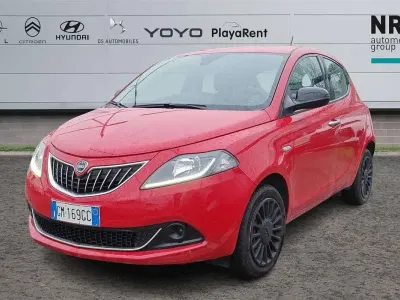 Usata Lancia Ypsilon Silver 69 CV (50 kW) 2023 Rosso Utilitaria
