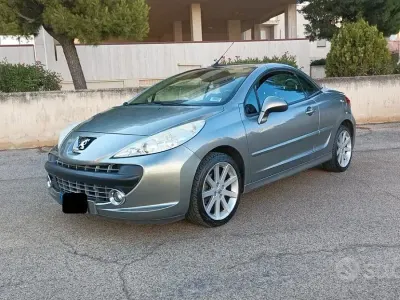 Usata Peugeot 207 Roland Garros 120 CV (88 kW) 2008 Grigio Cabrio