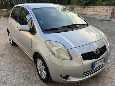 Usata Toyota Yaris 90 CV (66 kW) 2008 Grigio Utilitaria