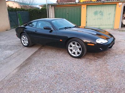 Begagnad Jaguar XK8 284 HK (208 kW) 1999 Svart Sportkupé