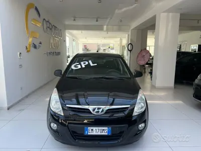 Usata Hyundai i20 77 CV (56 kW) 2012 Antracite pastello Utilitaria