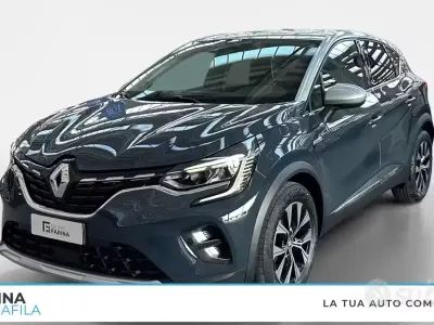 Usata Renault Captur Techno 101 CV (74 kW) 2023 Blu marine/tetto grigio chiaro SUV