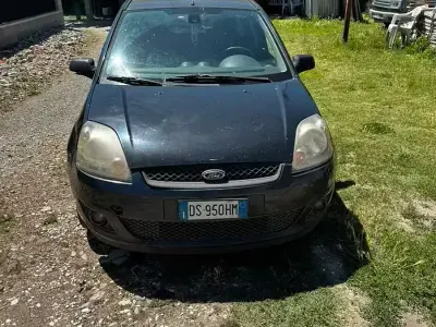 Usata Ford Fiesta 75 CV (55 kW) 2008 Grigio Utilitaria