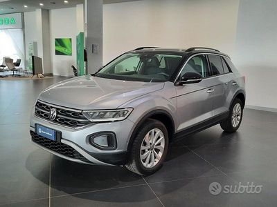 Usata VW T-Roc Life 116 CV (85 kW) 2024 Grigio SUV