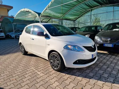 Usata Lancia Ypsilon Gold 69 CV (50 kW) 2020 Bianco Utilitaria