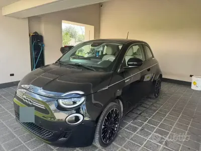 Używany Fiat 500e Icon 42 kW (58 KM) 2021 Czarny Sedan/Limuzyna