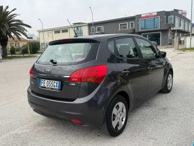 Usata Kia Venga 90 CV (66 kW) 2016 Grigio Utilitaria