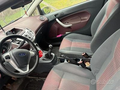 Begagnad Ford Fiesta 96 HK (70 kW) 2009 Svart Halvkombi