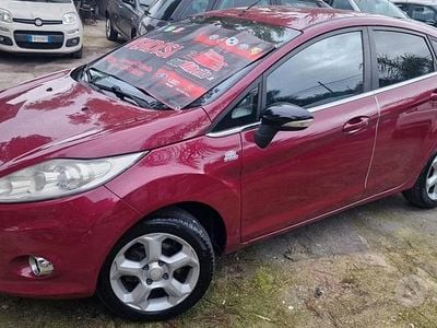 Usata Ford Fiesta Titanium 96 CV (70 kW) 2010 Rosso Utilitaria