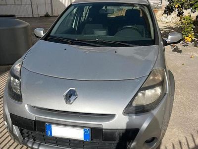 Usata Renault Clio II 75 CV (55 kW) 2010 Grigio Berlina
