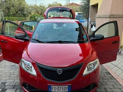 Usata Lancia Ypsilon 69 CV (50 kW) 2018 Rosso Utilitaria