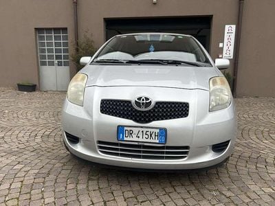 Usata Toyota Yaris Sol 69 CV (50 kW) 2008 Grigio Utilitaria