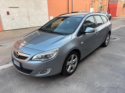 Usata Opel Astra Cosmo 115 CV (84 kW) 2011 Blu Station wagon