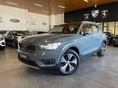 Usata Volvo XC40 Momentum 179 CV (131 kW) 2020 Grigio SUV