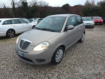 Usata Lancia Ypsilon 69 CV (50 kW) 2010 Grigio Utilitaria