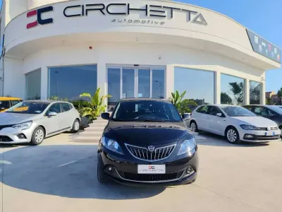 Usata Lancia Ypsilon Gold 69 CV (50 kW) 2022 Nero Utilitaria