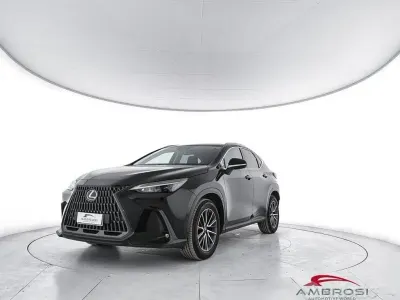 Usata Lexus NX350h Luxury Line 190 CV (139 kW) 2022 Nero SUV