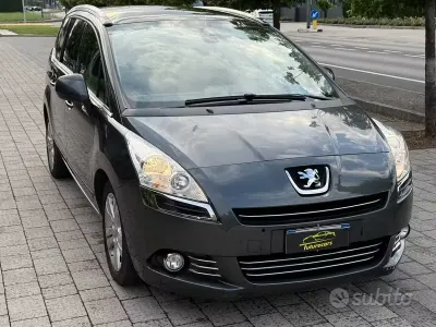 Usata Peugeot 5008 Active 112 CV (82 kW) 2012 Grigio Monovolume