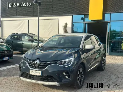 Usata Renault Captur Techno 94 CV (69 kW) 2023 Blu/azzurro SUV