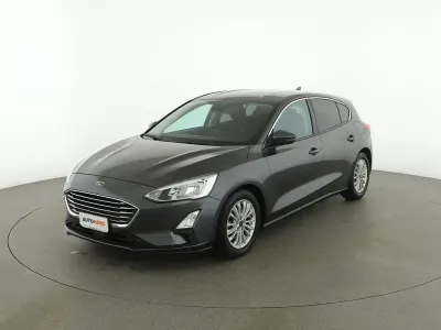 Käytetty Ford Focus Titanium 125 HP (91 kW) 2018 Harmaa Sedan