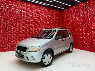 Usata Suzuki Ignis GL 83 CV (61 kW) 2001 Grigio Utilitaria