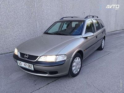 Usata Opel Vectra 101 CV (74 kW) 1997 Bronzo Station wagon