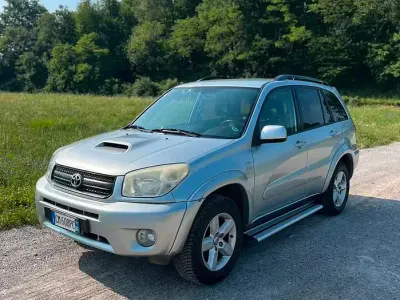 Usata Toyota RAV4 150 CV (110 kW) 2004 Grigio SUV