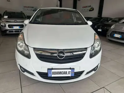Usata Opel Corsa Edition 86 CV (63 kW) 2010 Bianco Utilitaria