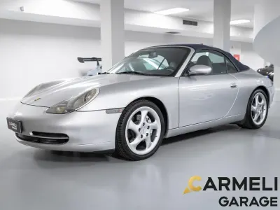 Usata Porsche 911 Carrera 4 Cabriolet 300 CV (220 kW) 2000 Vernice argento metallizzato Cabrio
