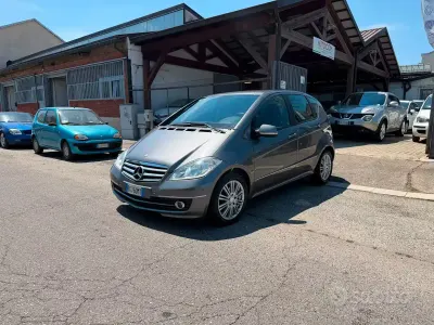Usata Mercedes A160 Avantgarde 95 CV (69 kW) 2011 Grigio Utilitaria