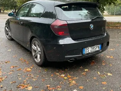 Usata BMW 120 177 CV (130 kW) 2008 Nero Utilitaria