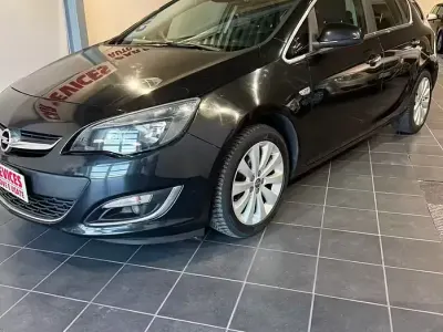 Usata Opel Astra 120 CV (88 kW) 2012 Nero Berlina
