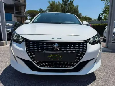 Usata Peugeot 208 Active+ 102 CV (75 kW) 2021 Bianco Utilitaria