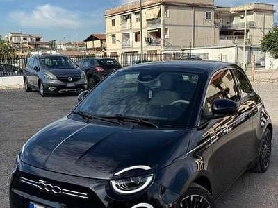 Usata Fiat 500e La Prima 42 kW (58 CV) 2022 Nero Utilitaria