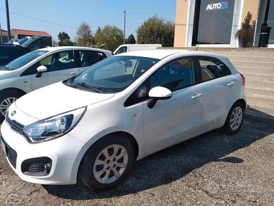 Usata Kia Rio 85 CV (62 kW) 2015 Bianco Berlina
