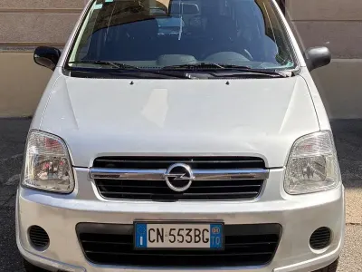 Usata Opel Agila 60 CV (44 kW) 2004 Grigio Monovolume