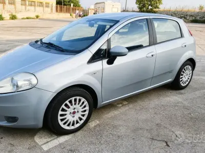 Usata Fiat Grande Punto Dynamic 75 CV (55 kW) 2008 Bluazzurro Utilitaria