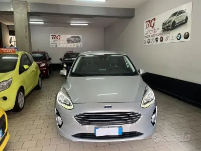 Usata Ford Fiesta Vignale 85 CV (62 kW) 2017 Grigio Utilitaria