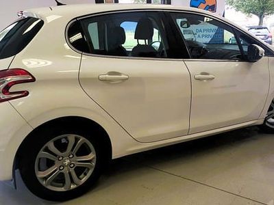 Usata Peugeot 208 Allure 82 CV (60 kW) 2015 Bianco Utilitaria